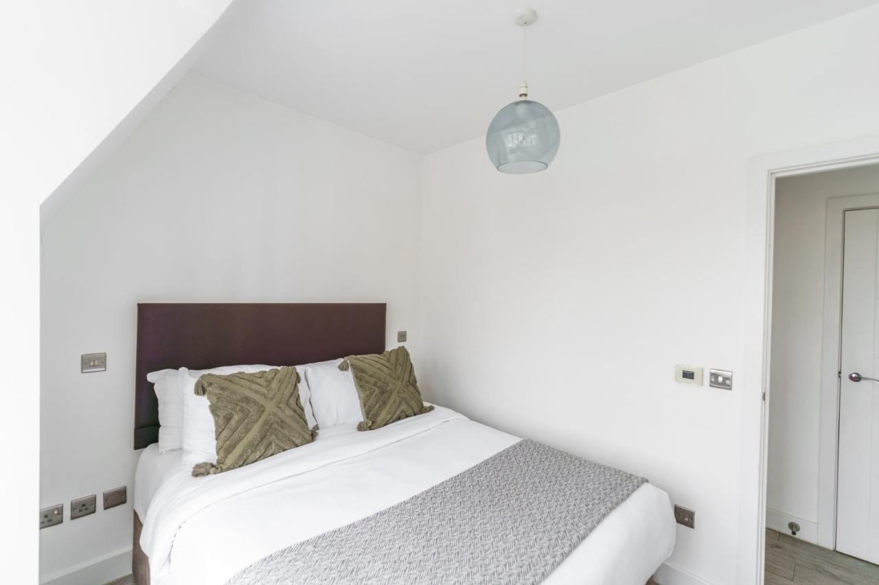 Top Floor Apartment High Street Kensington Лондон Екстериор снимка