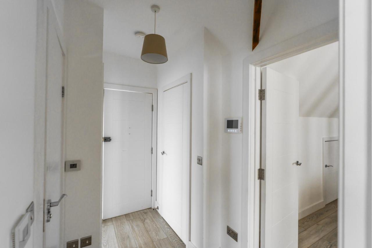 Top Floor Apartment High Street Kensington Лондон Екстериор снимка
