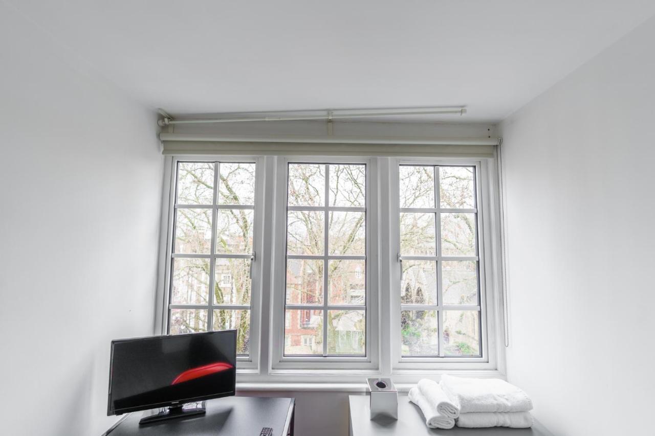 Top Floor Apartment High Street Kensington Лондон Екстериор снимка